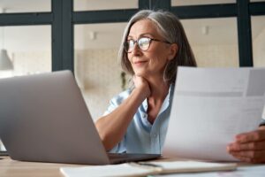 AI-recruiting - Woman on laptop